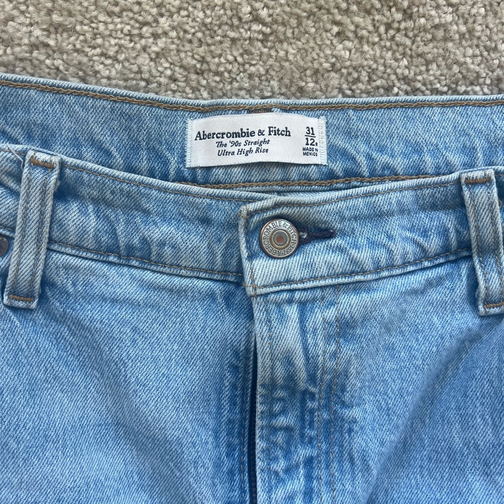 Abercrombie & Finch: The 90’s Straight Ultra High Rise Jeans